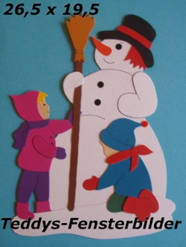 Kinder bauen Schneemann