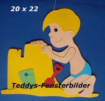 Kind baut Sandburg 2