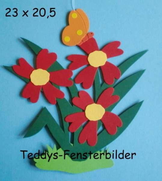 Schmetterling auf Blume rot